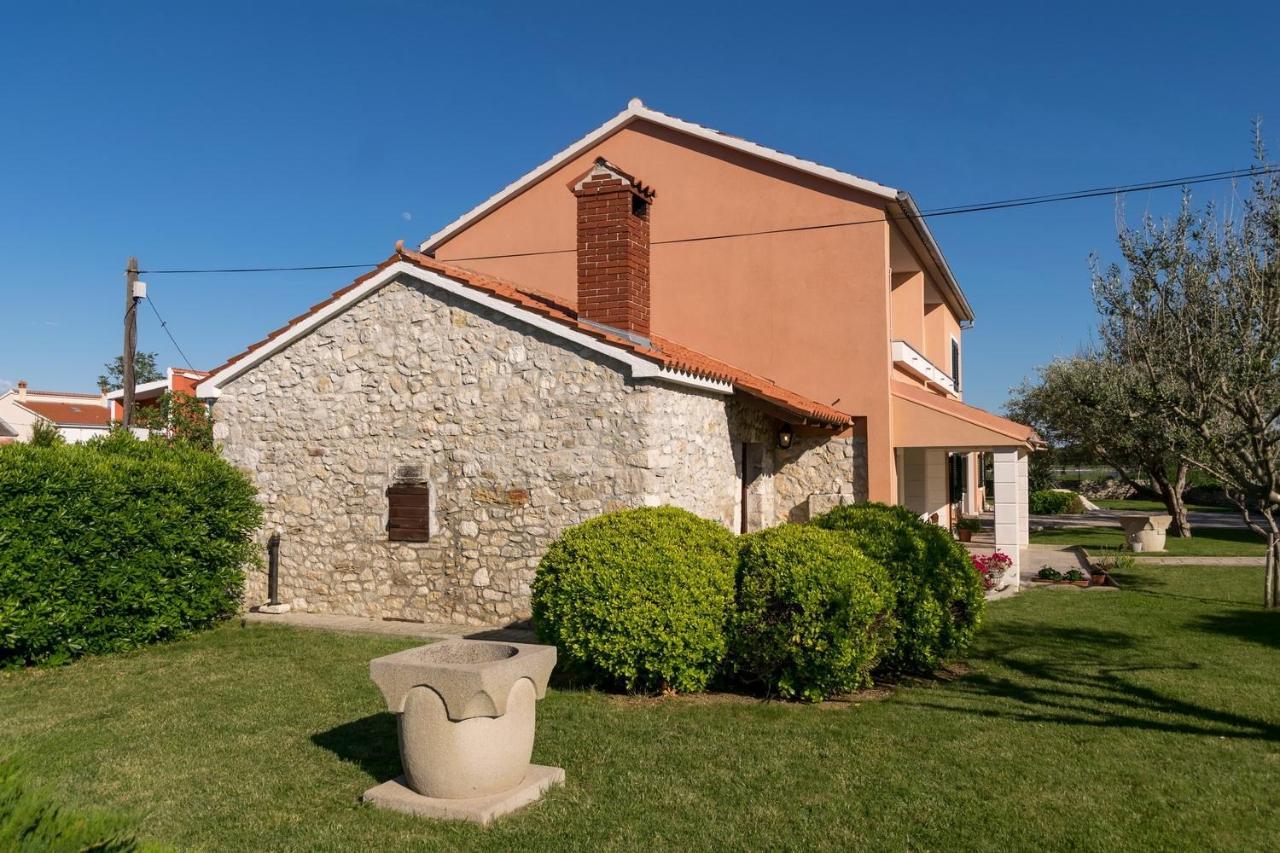 Apartments With A Parking Space Nin, Zadar - 11900 Exterior photo